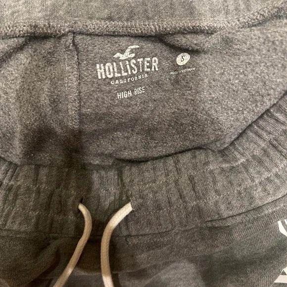 Small women’s gray hollister joggers! - Picture 3 of 3